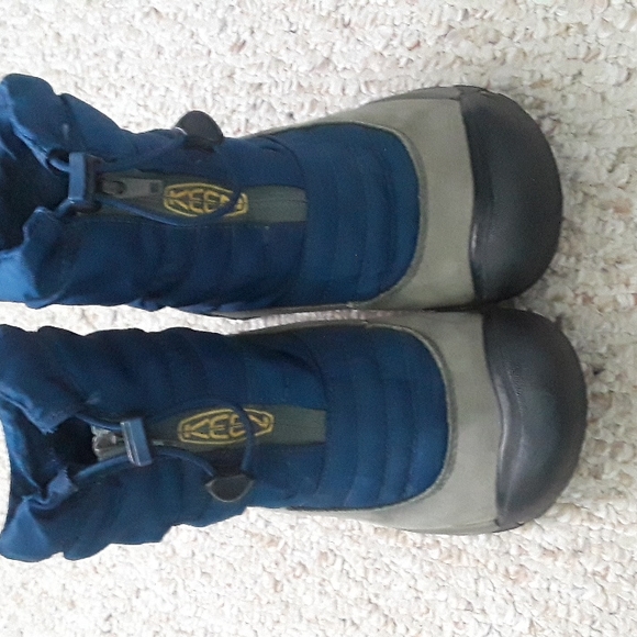 winter boots by Keen - Picture 2 of 6